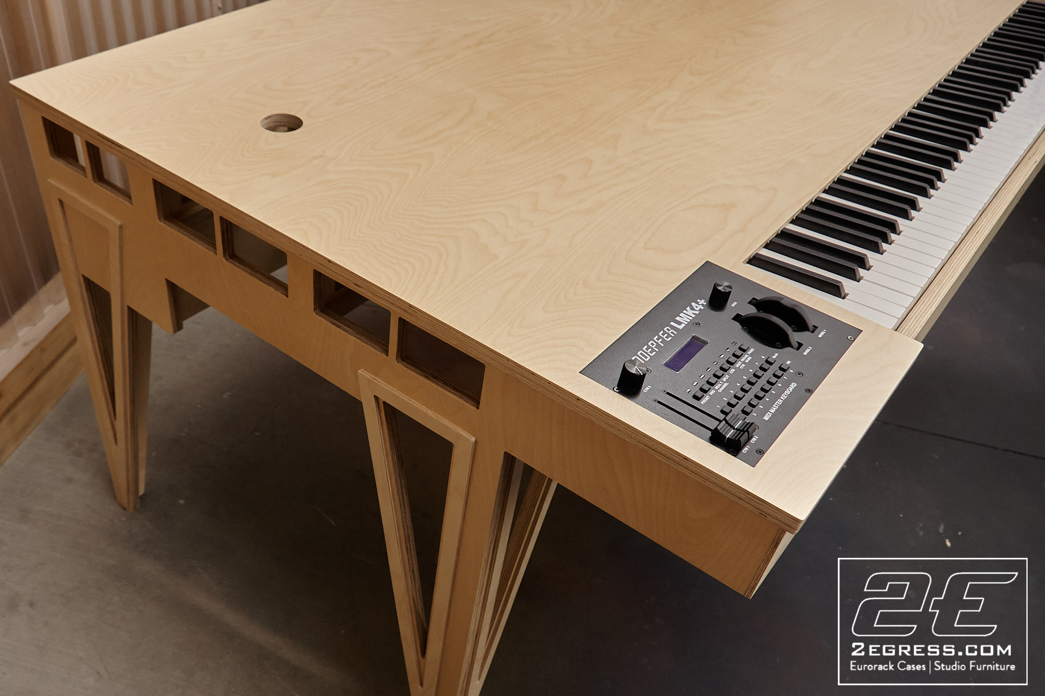 Doepfer LMK4+ Studio Desk | 2Egress