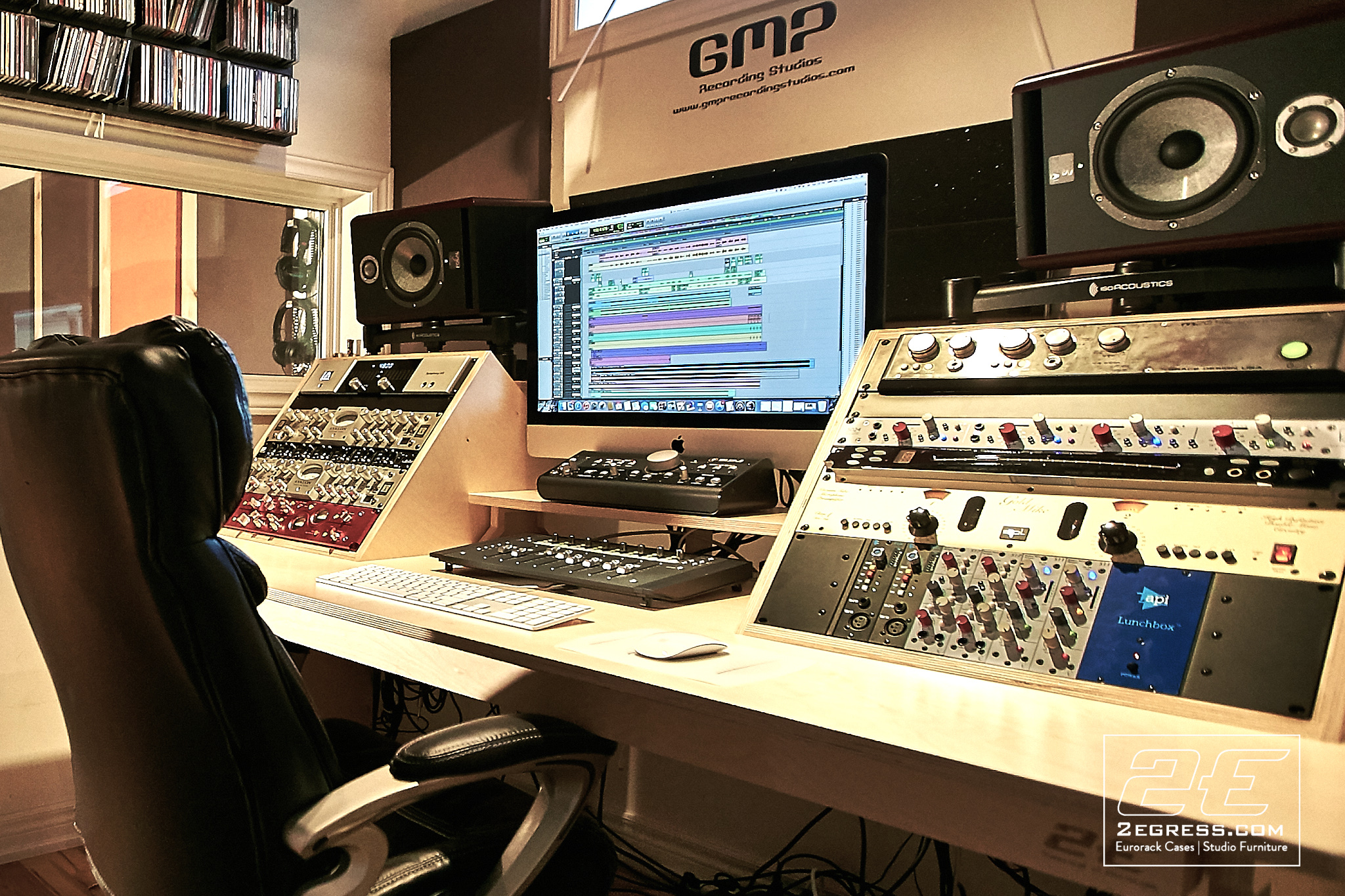 marito marques studio desk pintassilgo 2egress