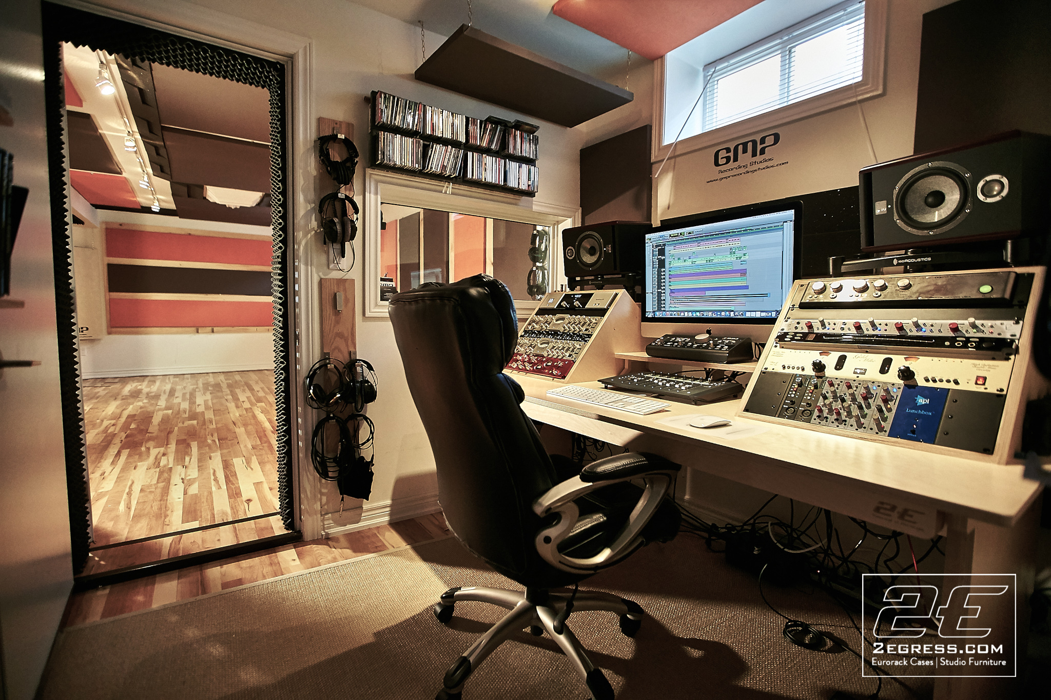 marito marques studio desk pintassilgo 2egress